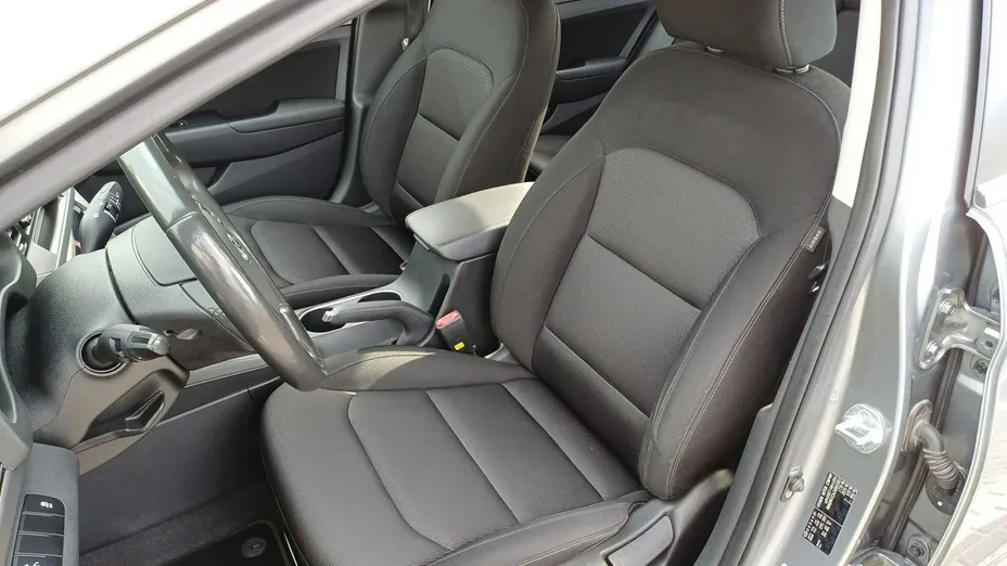 HYUNDAI Elantra -