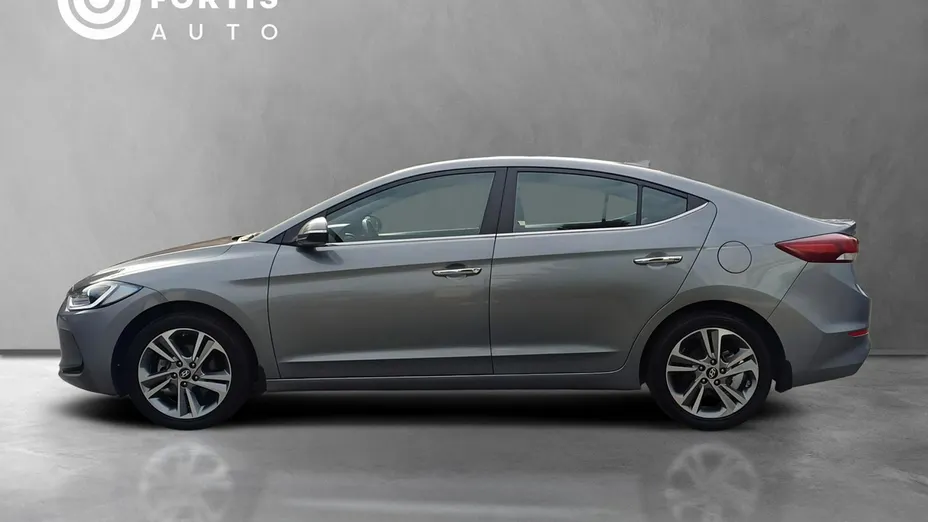 HYUNDAI Elantra -
