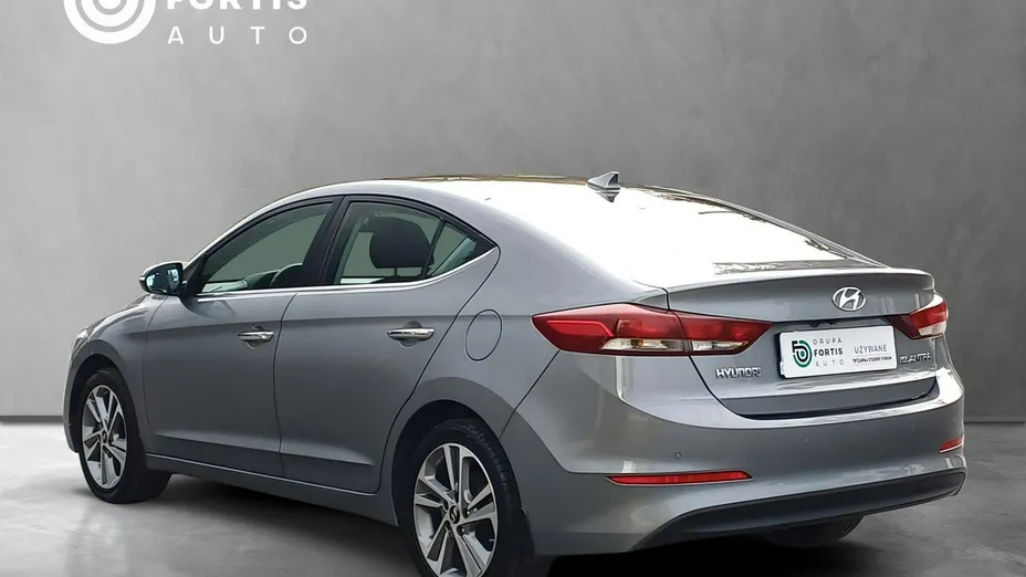 HYUNDAI Elantra -