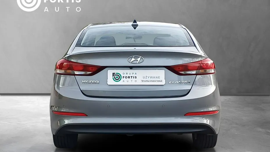 HYUNDAI Elantra -