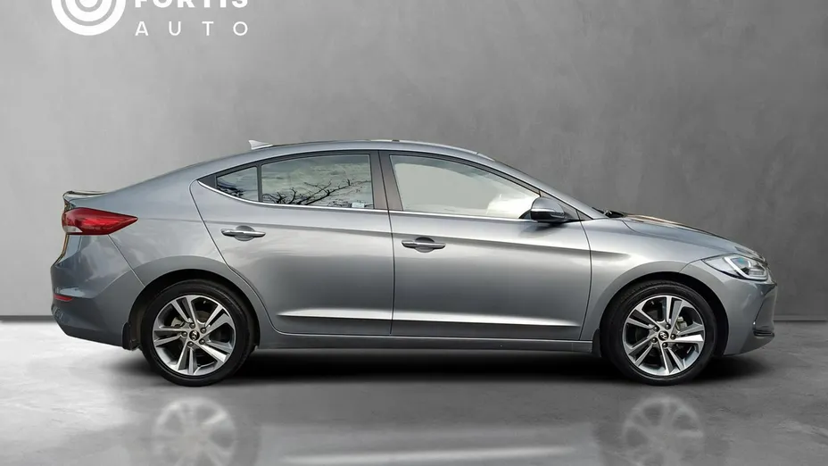 HYUNDAI Elantra -