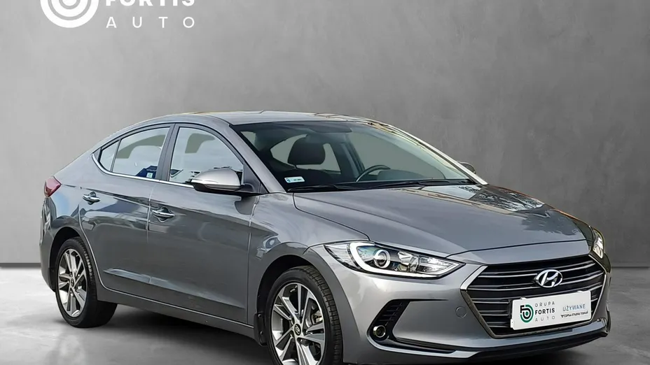 HYUNDAI Elantra -