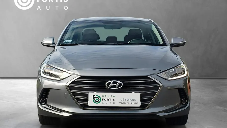 HYUNDAI Elantra -