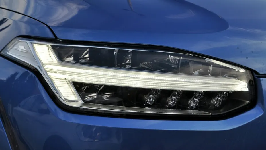 VOLVO XC90 -