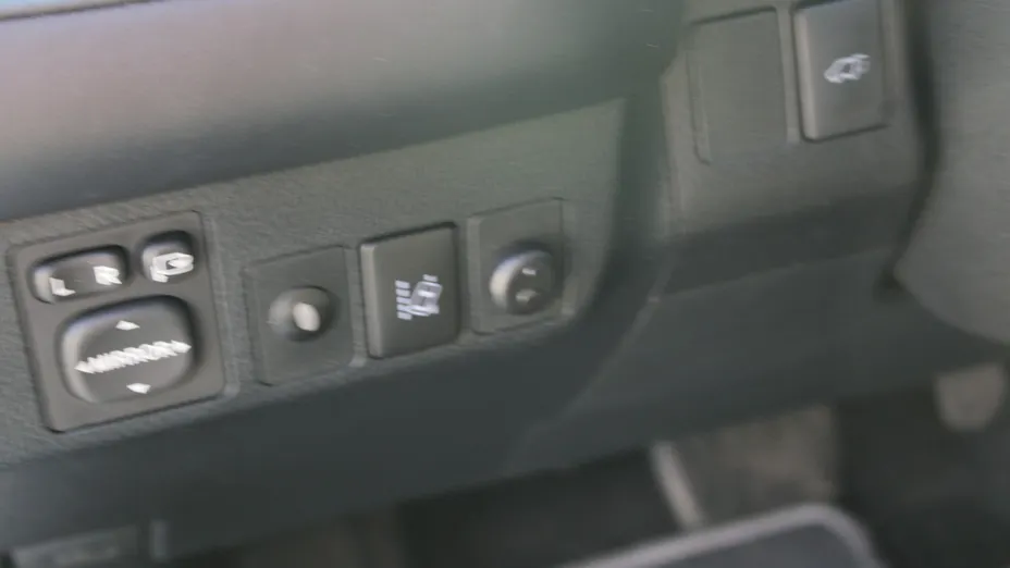 TOYOTA RAV4 -