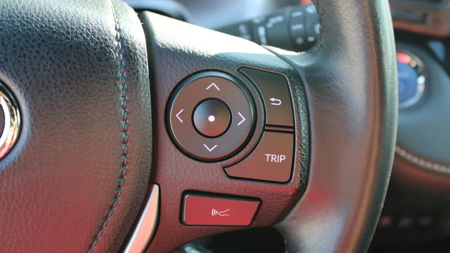 TOYOTA RAV4 -