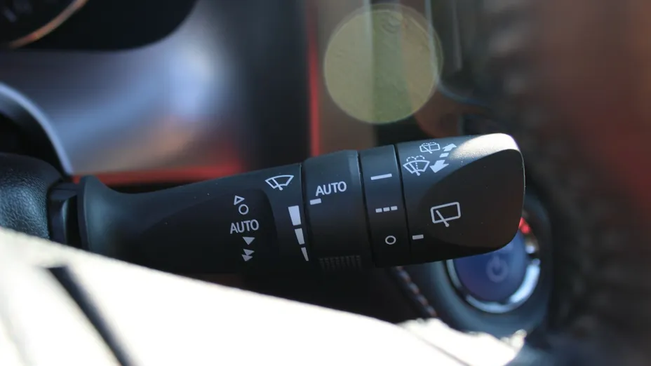 TOYOTA RAV4 -
