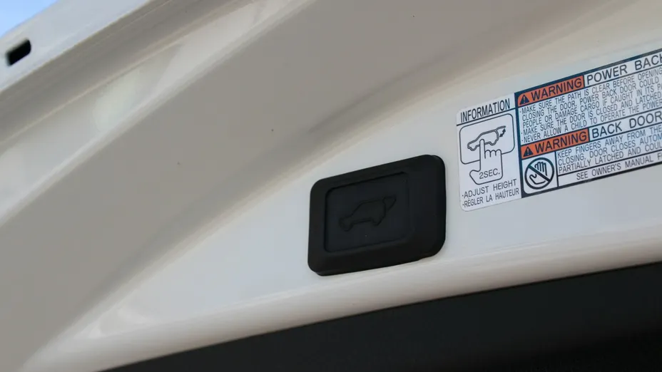 TOYOTA RAV4 -