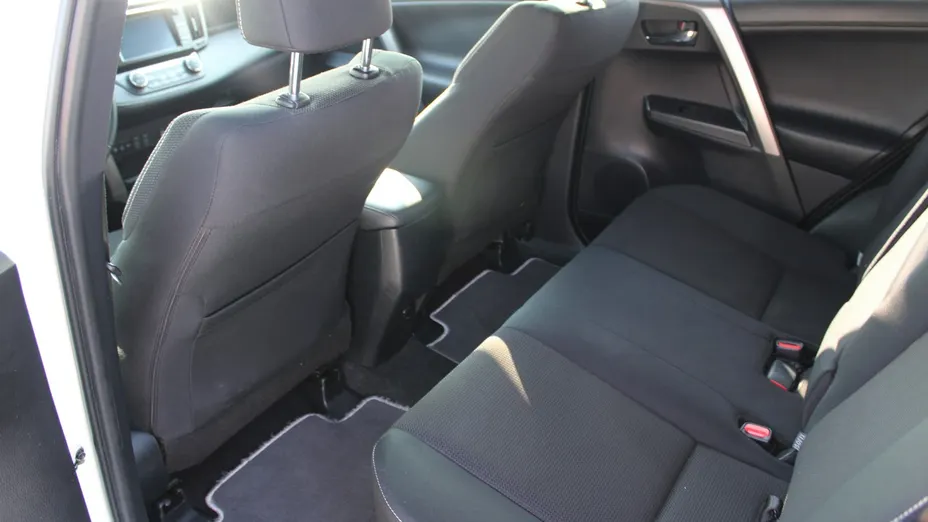 TOYOTA RAV4 -