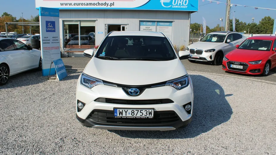 TOYOTA RAV4 -
