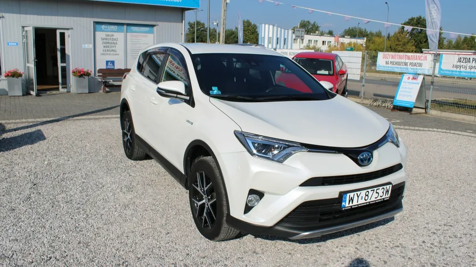 TOYOTA RAV4 -