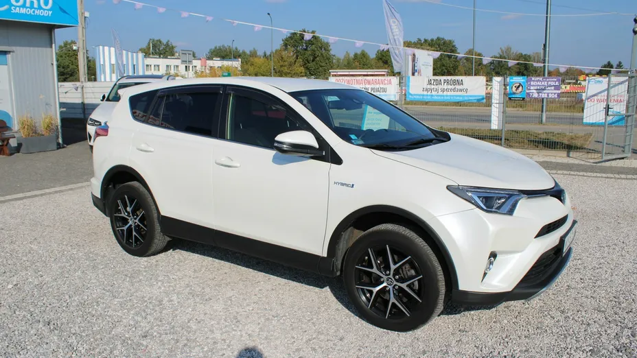 TOYOTA RAV4 -