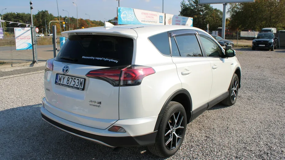 TOYOTA RAV4 -