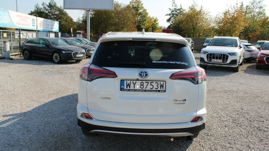 TOYOTA RAV4 -
