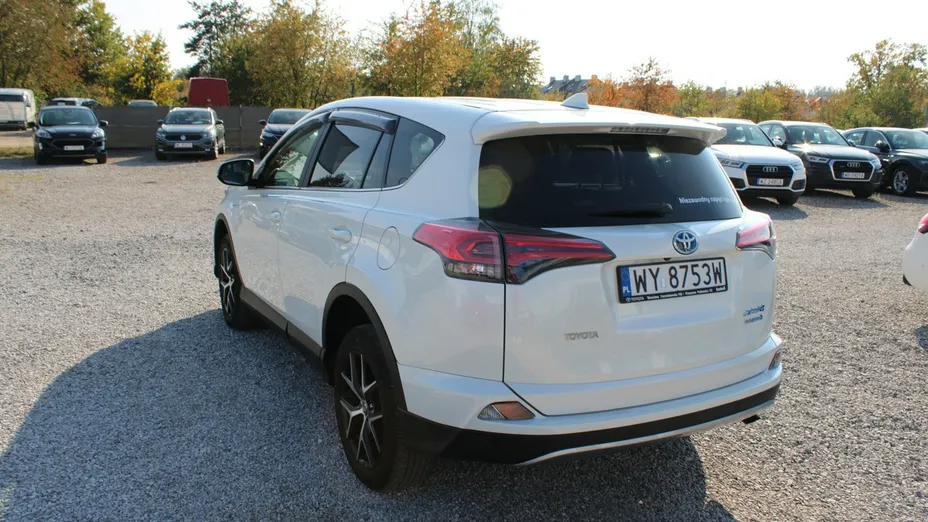 TOYOTA RAV4 -