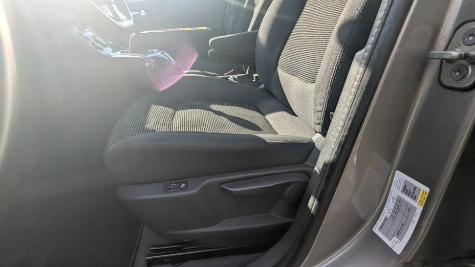 PEUGEOT 5008 -