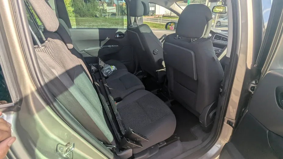 PEUGEOT 5008 -
