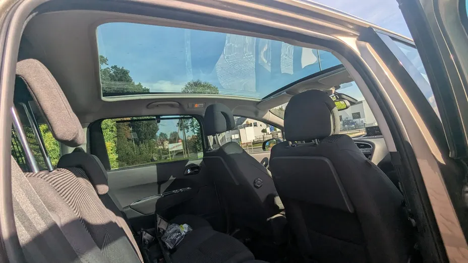 PEUGEOT 5008 -