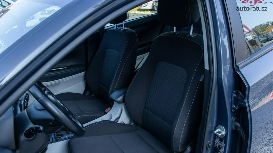 HYUNDAI i20 -