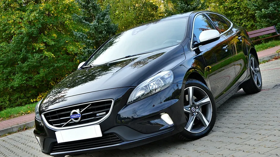 VOLVO V40 -