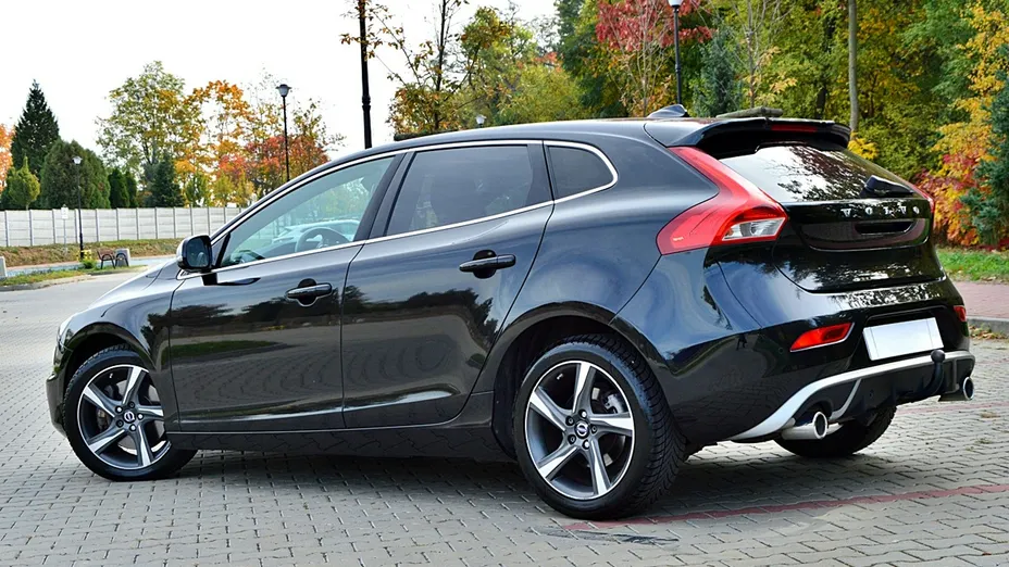 VOLVO V40 -