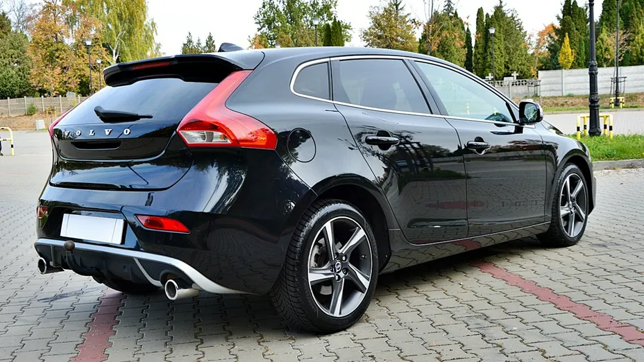 VOLVO V40 -