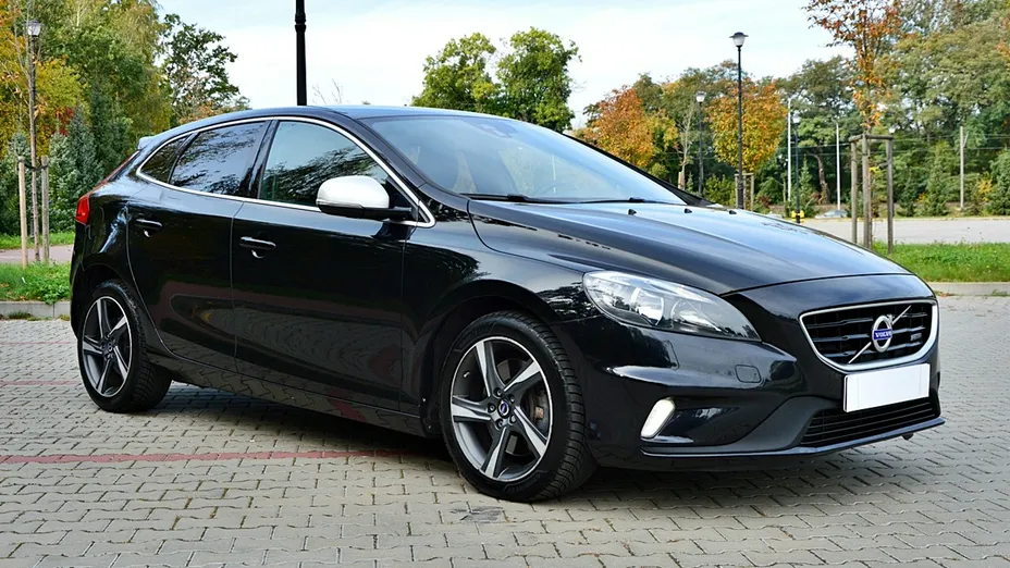 VOLVO V40 -