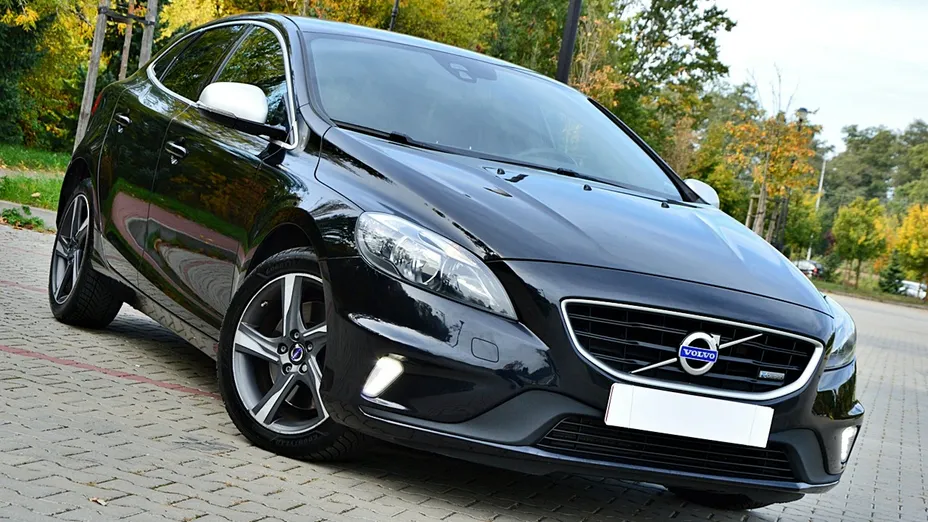 VOLVO V40 -