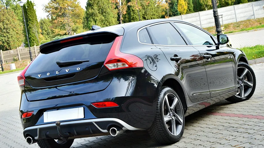 VOLVO V40 -