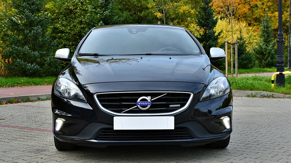 VOLVO V40 -