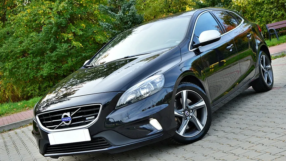 VOLVO V40 -