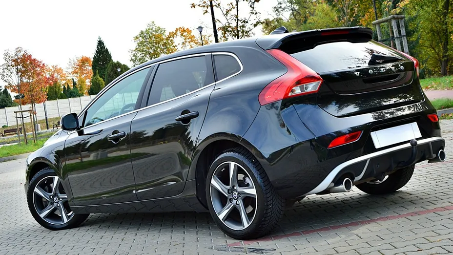VOLVO V40 -