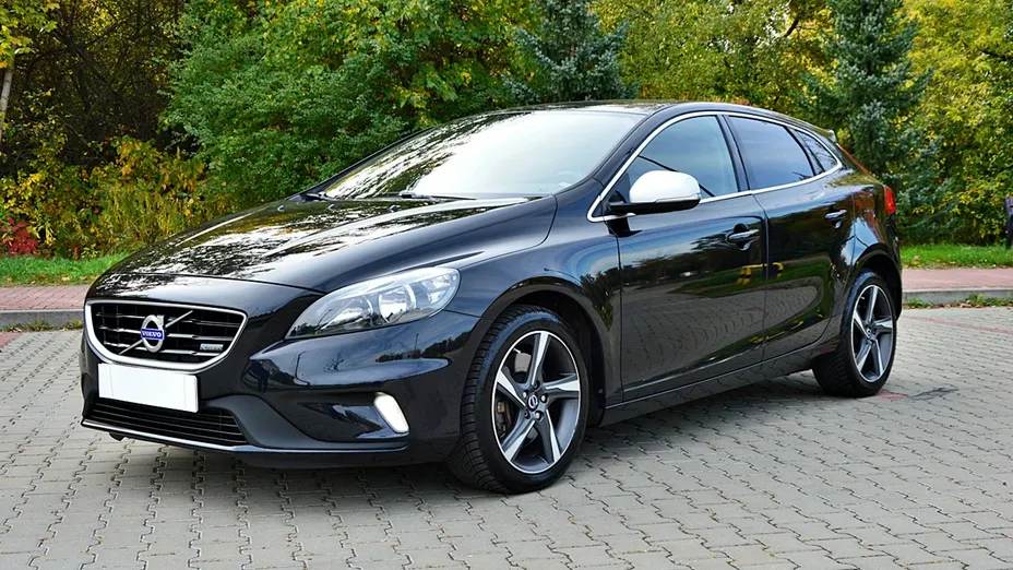 VOLVO V40 -