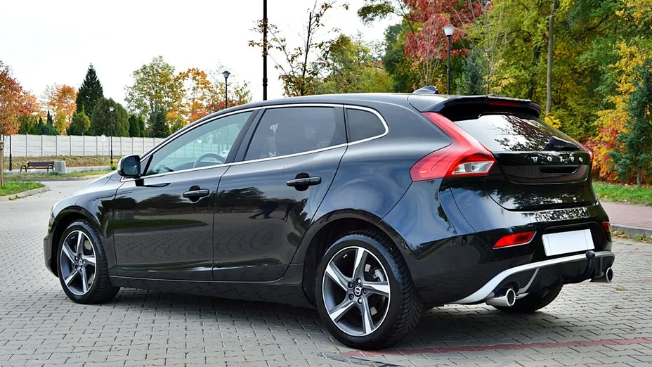 VOLVO V40 -