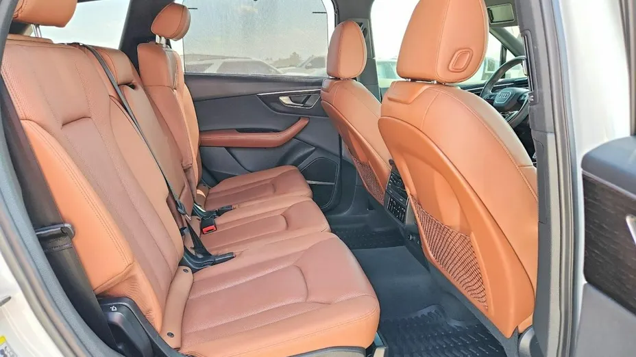 AUDI Q7 -