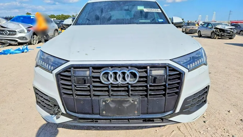 AUDI Q7 -