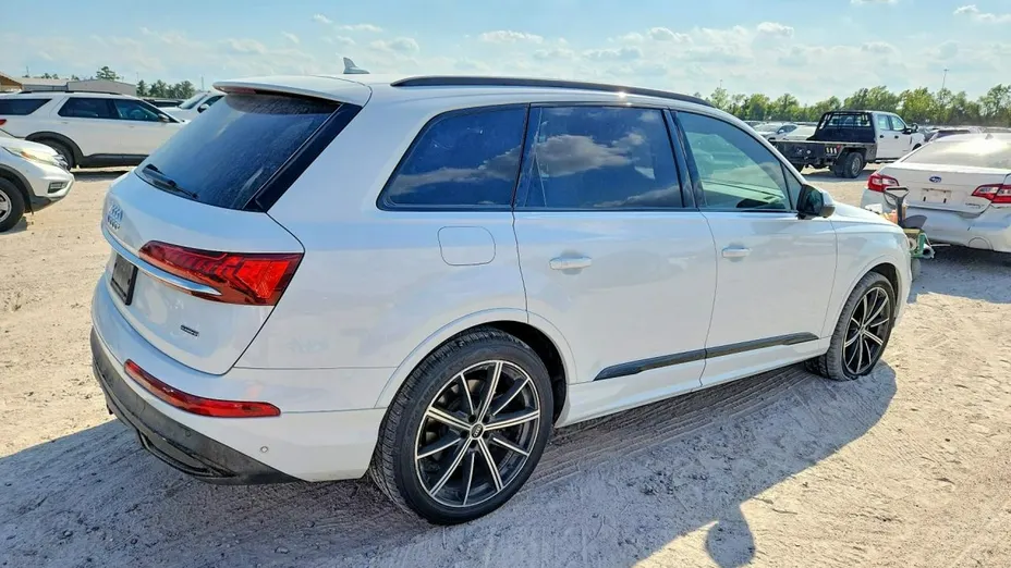 AUDI Q7 -
