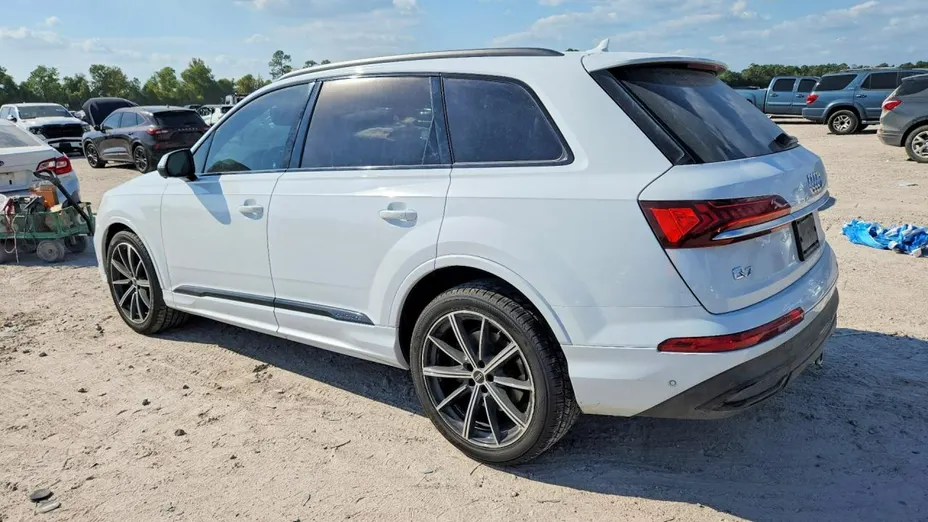 AUDI Q7 -