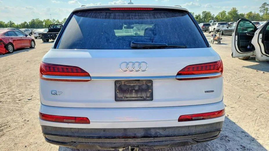AUDI Q7 -