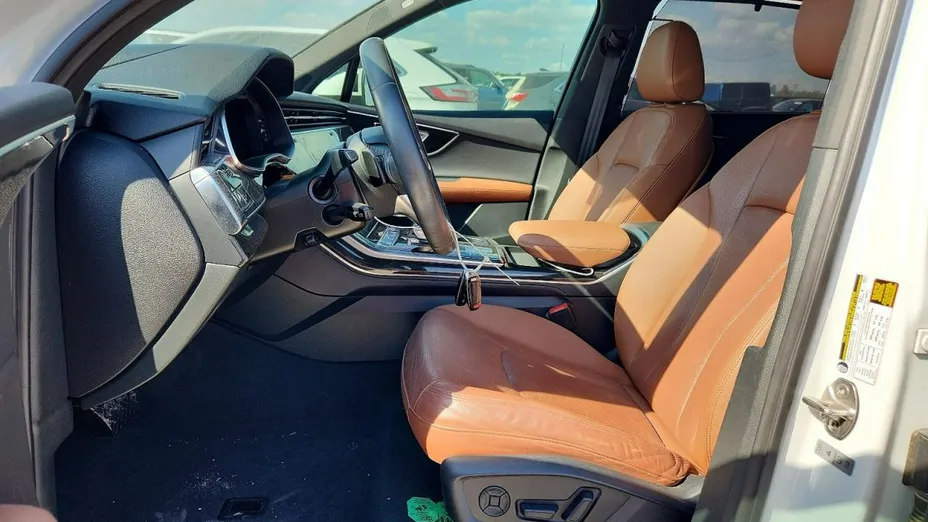 AUDI Q7 -