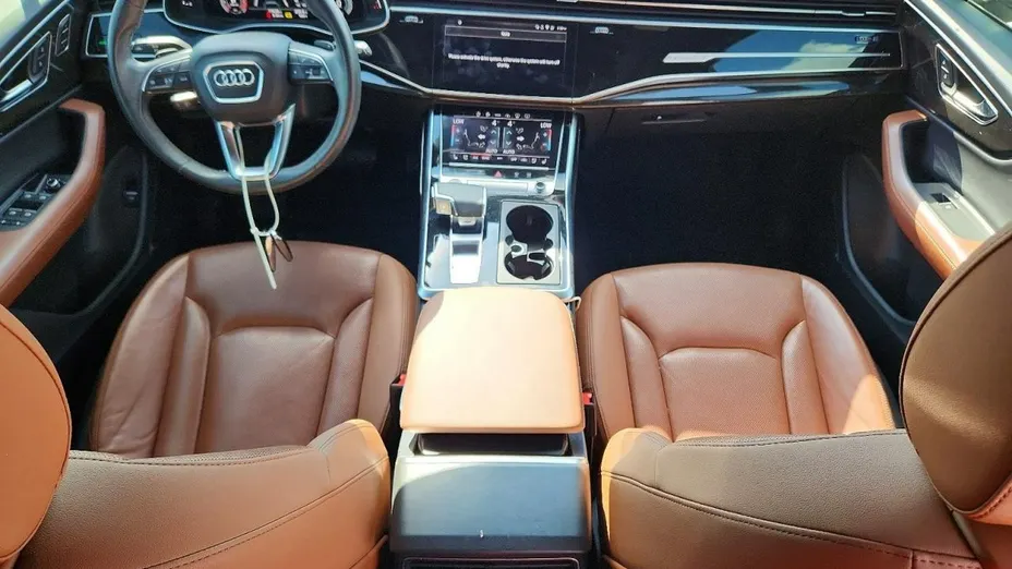 AUDI Q7 -