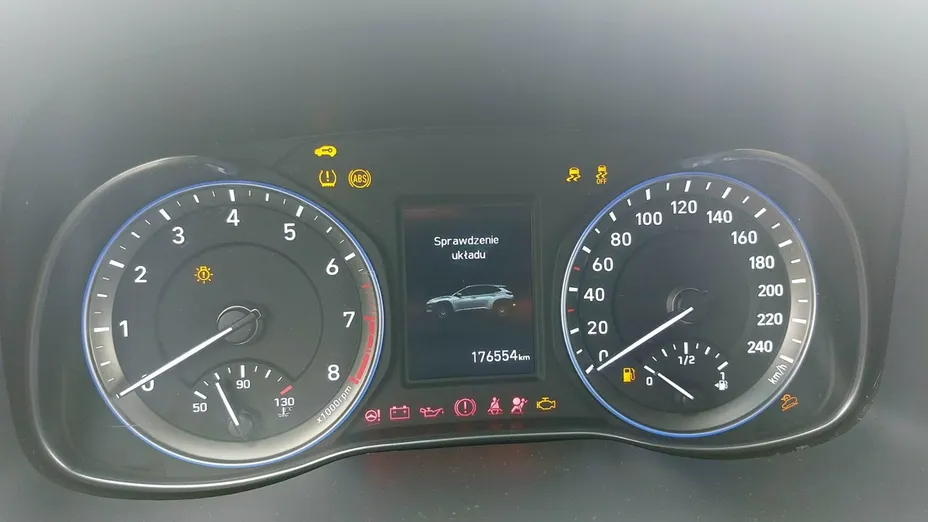 HYUNDAI Kona -