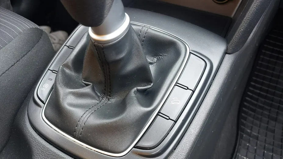 HYUNDAI Kona -