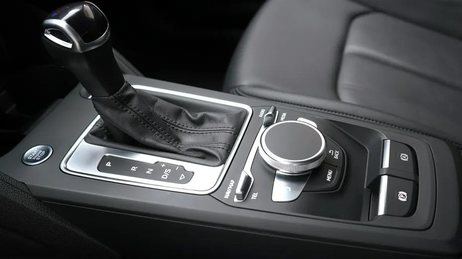 AUDI Q2 -