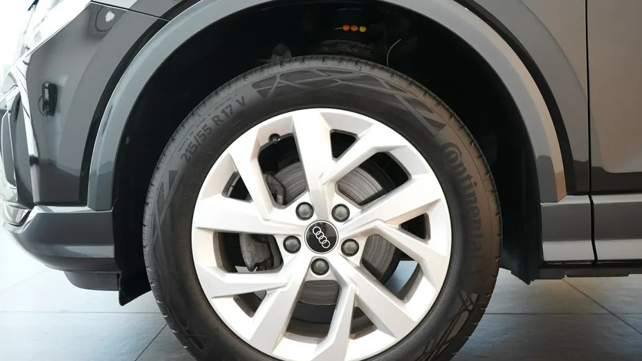 AUDI Q2 -