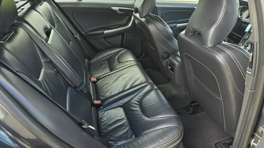 VOLVO V60 -