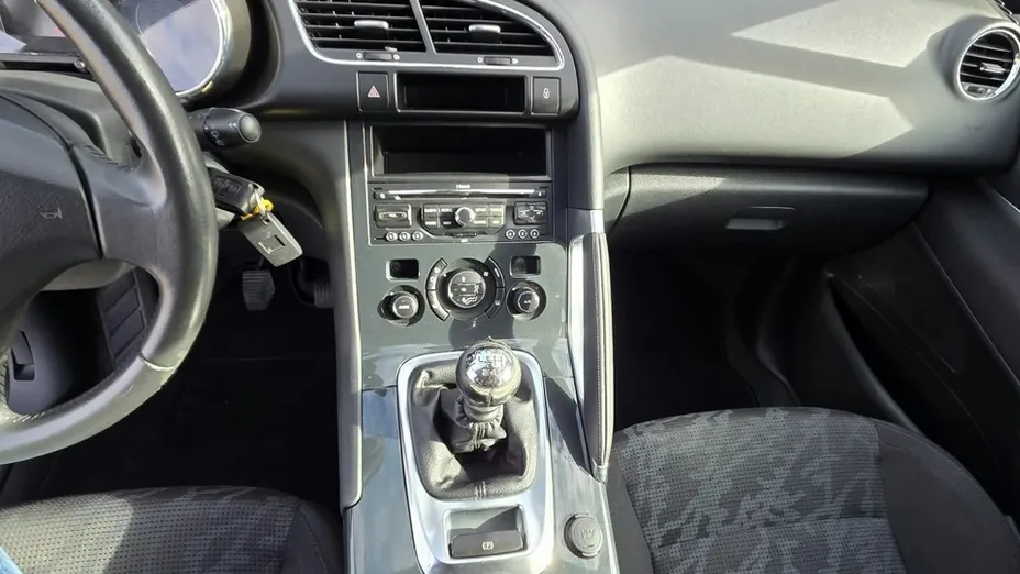 PEUGEOT 3008 -