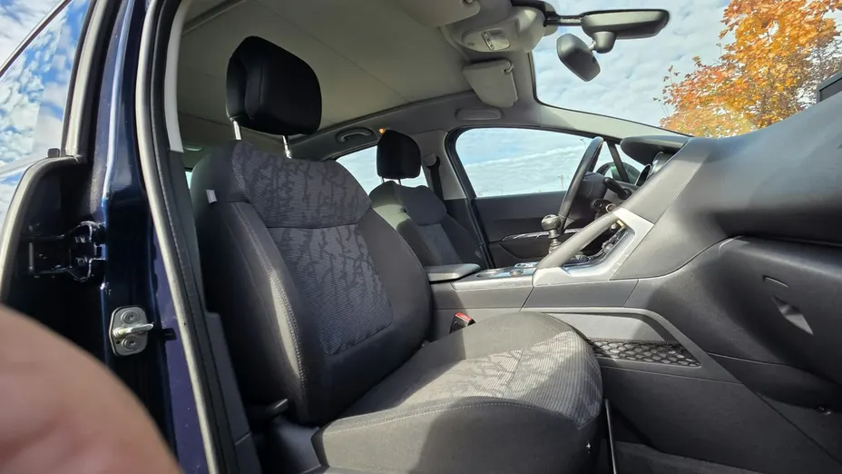 PEUGEOT 3008 -