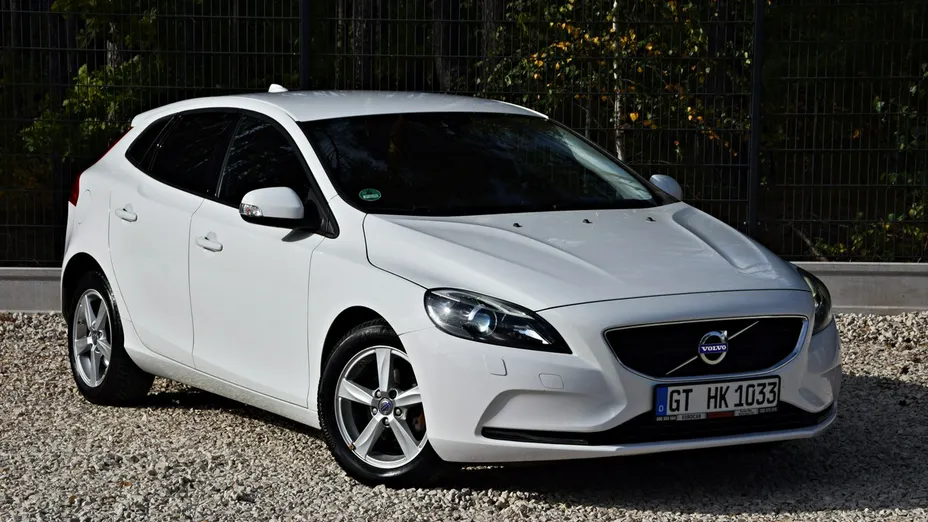 VOLVO V40 -