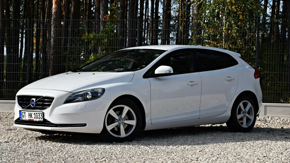 VOLVO V40 -